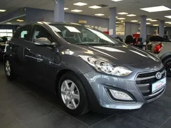 Grau Gebraucht 2016 Hyundai i30 Limousine | 10.980 € (Etwas zu teuer)