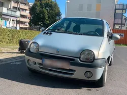 Grau Gebraucht 2004 Renault Twingo Kleinwagen | 1.250 €