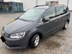 Grau Gebraucht 2016 VW Sharan Comfortline Van / Kleinbus | 14.699 € (Guter Preis)