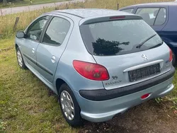 Silber Gebraucht 2003 Peugeot 206 Kleinwagen | 3.400 €