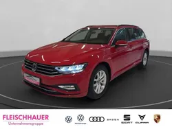 Rot Gebraucht 2022 VW Passat Business Kombi | 21.490 € (Superpreis)
