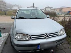 Grau Gebraucht 2001 VW Golf IV Kleinwagen | 1.350 € (Fairer Preis)