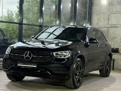 Schwarz Gebraucht 2021 Mercedes GLC300e AMG Limousine | 35.900 € (Fairer Preis)