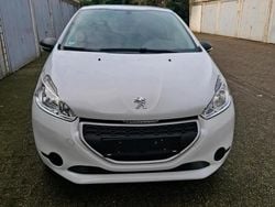 Weiß Gebraucht 2012 Peugeot 208 Kleinwagen | 3.500 € (Fairer Preis)