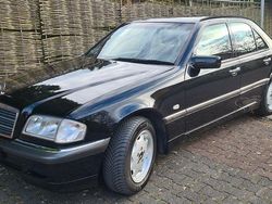 Schwarz Gebraucht 1999 Mercedes C240 Elegance Limousine | 4.500 € (Fairer Preis)