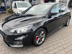 Schwarz Gebraucht 2021 Ford Focus ST-Line X Limousine | 17.897 € (Teuer)
