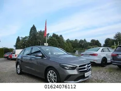Grau Gebraucht 2021 Mercedes B200 Van / Kleinbus | 23.900 € (Guter Preis)