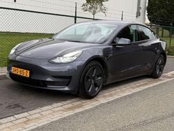 Grau Gebraucht 2024 Tesla Model 3 Standard Range Limousine | 29.995 €