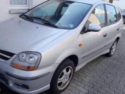 Silber Gebraucht 2001 Nissan Almera Tino Van / Kleinbus | 1.950 € (Fairer Preis)