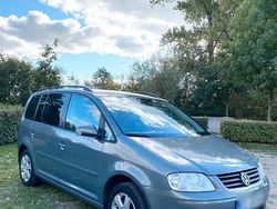 Grau Gebraucht 2006 VW Touran Van / Kleinbus | 2.900 € (Fairer Preis)