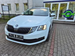 Weiß Gebraucht 2017 Skoda Octavia Kombi | 11.500 € (Guter Preis)