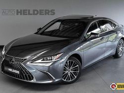 Grau Gebraucht 2024 Lexus ES300 Business Edition Limousine | 37.750 €