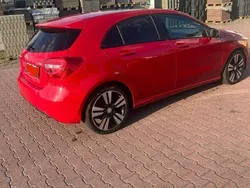 Rot Gebraucht 2014 Mercedes A180 Kleinwagen | 10.900 €