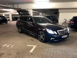 Rot Gebraucht 2009 Mercedes E220 Kombi | 9.850 €