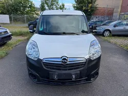 Weiß Gebraucht 2017 Opel Combo Edition Van / Kleinbus | 8.599 € (Fairer Preis)