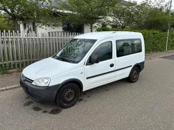 Weiß Gebraucht 2005 Opel Combo Van / Kleinbus | 700 €