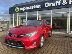 Rot Gebraucht 2014 Toyota Auris Touring Sports Executive Kombi | 11.890 € (Fairer Preis)