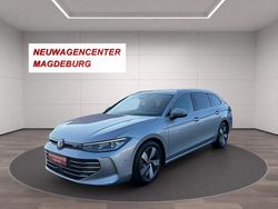 Oyster silver metallic Gebraucht 2025 VW Passat Elegance Kombi | 38.960 € (Guter Preis)