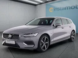 Grau Gebraucht 2024 Volvo V60 Plus Kombi | 52.199 €