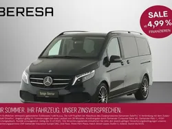 Grün Gebraucht 2023 Mercedes V250 Night Van / Kleinbus | 56.380 € (Guter Preis)