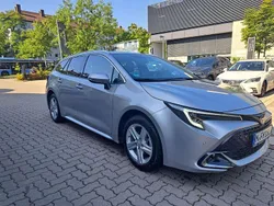Shimmering silver me Gebraucht 2024 Toyota Corolla Team Kombi | 23.990 € (Superpreis)