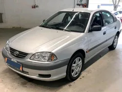 Silber Gebraucht 2002 Toyota Avensis Sol Kleinwagen | 3.499 € (Etwas zu teuer)