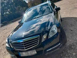Schwarz Gebraucht 2011 Mercedes E200 Avantgarde Kombi | 4.999 € (Superpreis)