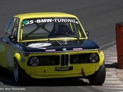 Golf gelb Gebraucht 1970 BMW 2002 Performance Limousine | 99.000 €
