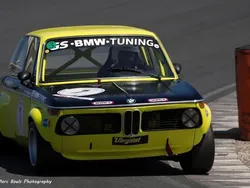 Golf gelb Gebraucht 1970 BMW 2002 Performance Limousine | 99.000 €