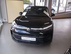 Deep black perleffekt Gebraucht 2024 VW Tiguan Life SUV | 41.650 €