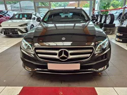Obsidianschwarz metalliclack Gebraucht 2017 Mercedes E220 Kombi | 21.400 € (Guter Preis)