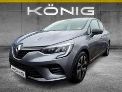 Grau Gebraucht 2023 Renault Clio V SE Limousine | 14.497 € (Fairer Preis)