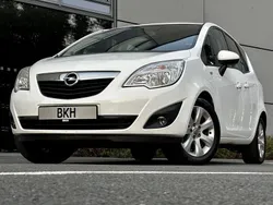 Weiß Gebraucht 2010 Opel Meriva Edition Van / Kleinbus | 2.992 € (Guter Preis)
