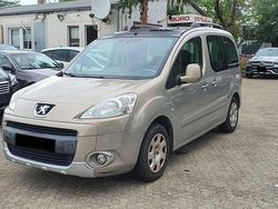 Beige Gebraucht 2011 Peugeot Partner Tepee Van / Kleinbus | 2.700 € (Teuer)