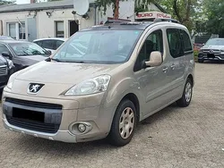 Beige Gebraucht 2011 Peugeot Partner Tepee Van / Kleinbus | 2.700 € (Teuer)