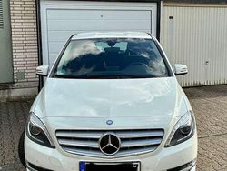 Weiß Gebraucht 2014 Mercedes B180 Van / Kleinbus | 14.000 € (Fairer Preis)