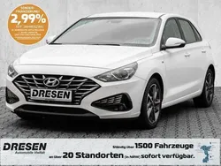 Weiss Gebraucht 2022 Hyundai i30 Trend Limousine | 18.490 € (Fairer Preis)