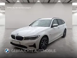 Weiß Gebraucht 2022 BMW 330e Kombi | 29.985 € (Guter Preis)