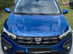 Blau Gebraucht 2021 Dacia Sandero Comfort Kleinwagen | 14.490 € (Etwas zu teuer)