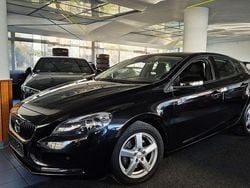 Schwarz Gebraucht 2018 Volvo V40 Kinetic Limousine | 10.990 € (Fairer Preis)