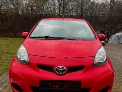 Rot Gebraucht 2009 Toyota Aygo Kleinwagen | 3.500 € (Etwas zu teuer)
