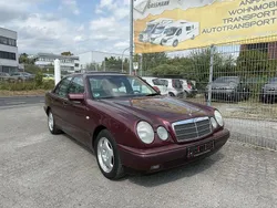 Rot Gebraucht 1996 Mercedes E230 Classic Limousine | 5.990 € (Teuer)
