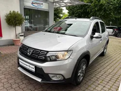 Grau Gebraucht 2017 Dacia Sandero Prestige Kleinwagen | 8.900 € (Fairer Preis)