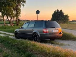 Grau Gebraucht 2001 VW Passat Kombi | 2.499 € (Etwas zu teuer)