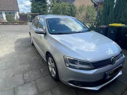 Grau Gebraucht 2011 VW Jetta Kleinwagen | 5.400 €