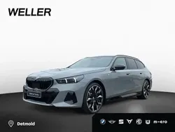 Saphirschwarz metallic (schwarz) Gebraucht 2024 BMW 540 M Sport Kombi | 103.800 €