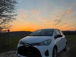 Weiß Gebraucht 2015 Toyota Yaris Kleinwagen | 3.500 €