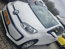 Weiß Gebraucht 2017 VW up! Kleinwagen | 5.898 € (Teuer)