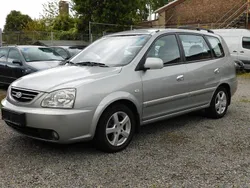 Silber Gebraucht 2005 Kia Carens 2 Van / Kleinbus | 2.899 € (Fairer Preis)