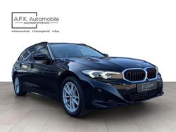 Black sapphire metallic Gebraucht 2023 BMW 320 Shadowline Kombi | 27.880 € (Fairer Preis)